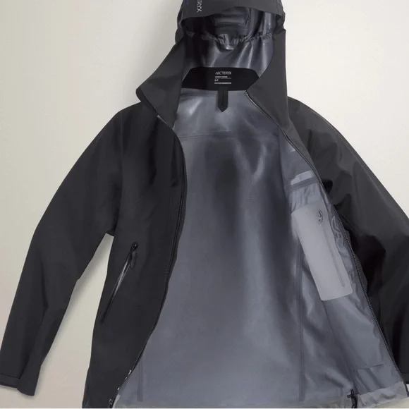 Arc'teryx Women’s beta Jacket - Picture 6 of 12